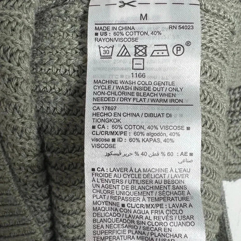 Old Navy Basic Army Green Sweater Size medium